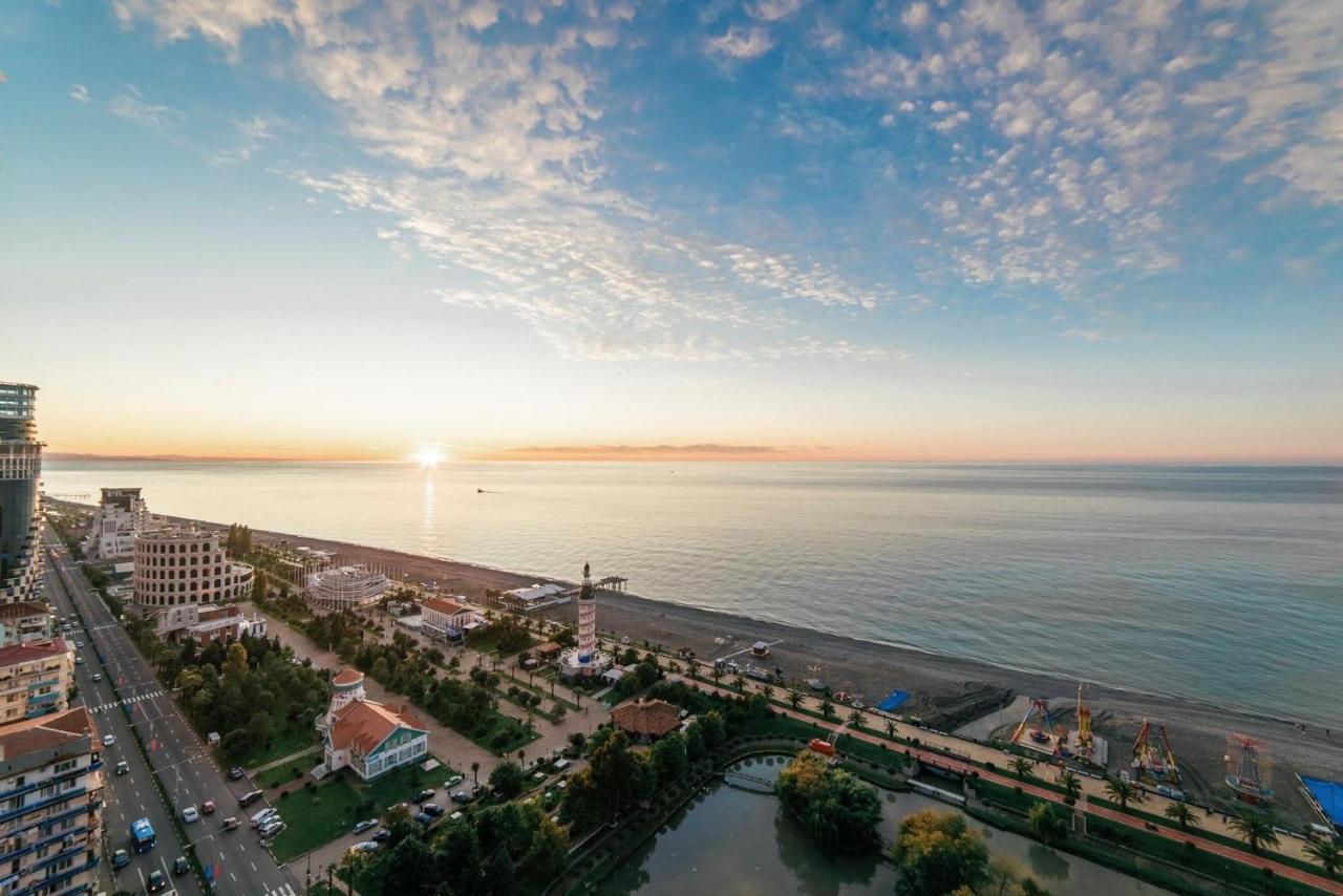 Orbi City Aparthotel Batumi Exteriör bild